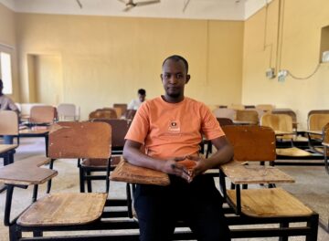 من عتمة البصر إلى ضوء الصحافة .. حكاية ياسين التي هزمت ظلام الإعاقة من عتمة البصر إلى ضوء الصحافة .. حكاية ياسين التي هزمت ظلام الإعاقة